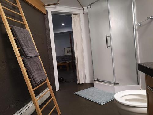 641 3Rd Avenue, Fernie, BC - Indoor Photo Showing Bathroom