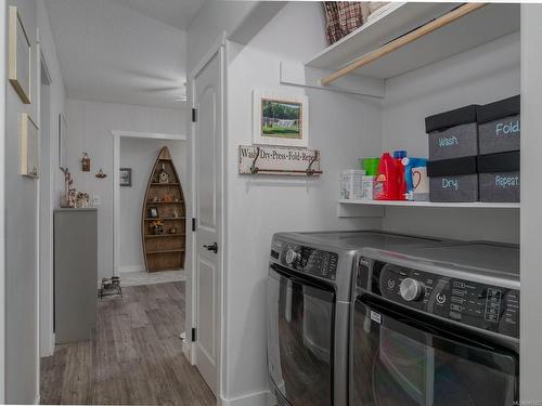 100 Dyer Dr, Sayward, BC - Indoor Photo Showing Laundry Room