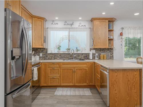 100 Dyer Dr, Sayward, BC - Indoor Photo Showing Kitchen