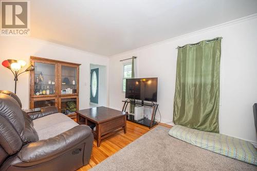 58 Glendale Avenue, Deep River, ON - Indoor Photo Showing Living Room