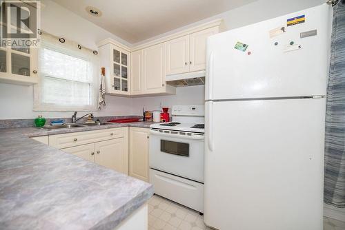 58 Glendale Avenue, Deep River, ON - Indoor Photo Showing Kitchen With Double Sink