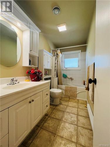 1130 Rockland Drive, Bathurst, NB - Indoor Photo Showing Bathroom