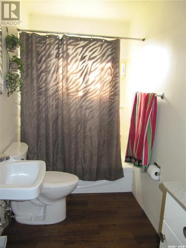 141 2Nd Street W, St. Walburg, SK - Indoor Photo Showing Bathroom