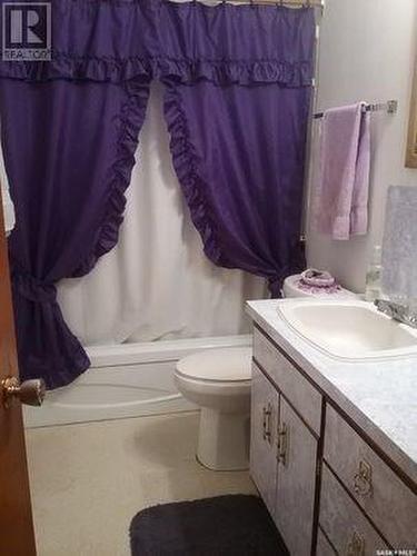 616 Beharrel Avenue, Oxbow, SK - Indoor Photo Showing Bathroom