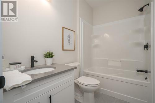 733 Anise Lane, Sarnia, ON - Indoor Photo Showing Bathroom