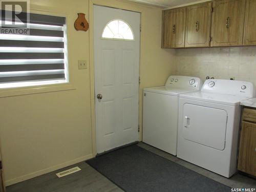 210 Maple Road E, Nipawin, SK - Indoor Photo Showing Laundry Room