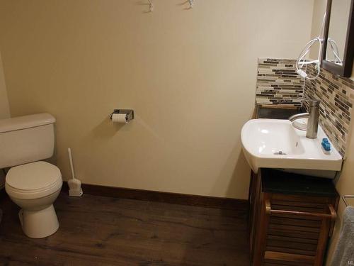 312 Mariners Way, Mayne Island, BC - Indoor Photo Showing Bathroom