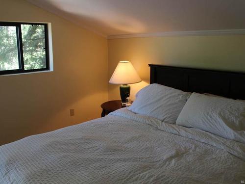 312 Mariners Way, Mayne Island, BC - Indoor Photo Showing Bedroom
