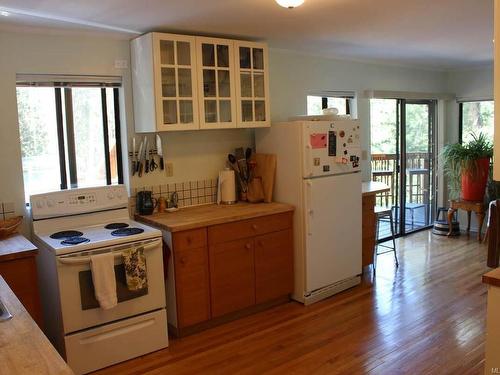 312 Mariners Way, Mayne Island, BC - Indoor Photo Showing Kitchen