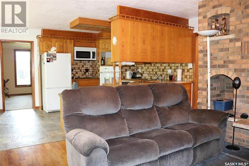 302 Barrows Street, Maryfield, SK - Indoor Photo Showing Living Room