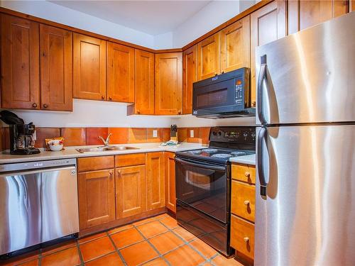 510-1971 Harbour Dr, Ucluelet, BC - Indoor Photo Showing Kitchen With Double Sink