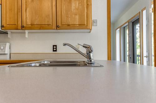 15127 Oliver Road, Gray Creek, BC - Indoor Photo Showing Kitchen