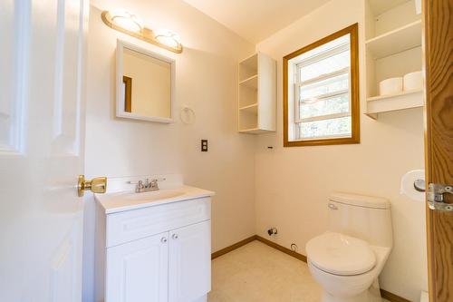 15127 Oliver Road, Gray Creek, BC - Indoor Photo Showing Bathroom