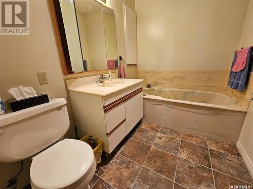 312 Annable Street, Herbert, SK - Indoor Photo Showing Bathroom