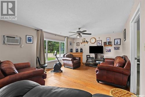 402 Aspen Place, Paddockwood Rm No. 520, SK - Indoor Photo Showing Living Room