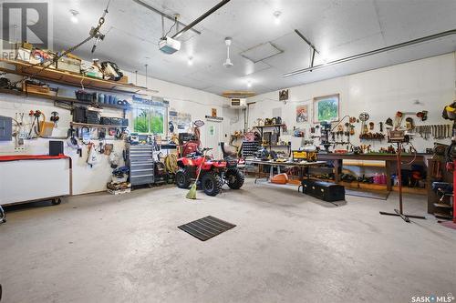 402 Aspen Place, Paddockwood Rm No. 520, SK - Indoor Photo Showing Garage