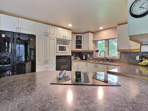 Kitchen - 189 Ch. Du Petit-Cayamant, Cayamant, QC - Indoor Photo Showing Kitchen With Double Sink