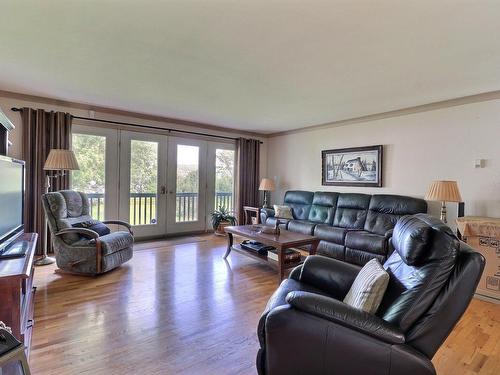 Salon - 189 Ch. Du Petit-Cayamant, Cayamant, QC - Indoor Photo Showing Living Room