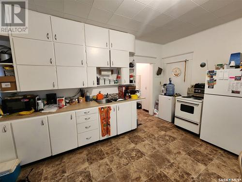 5 Prairie Avenue, Weyburn, SK - Indoor Photo Showing Kitchen With Double Sink