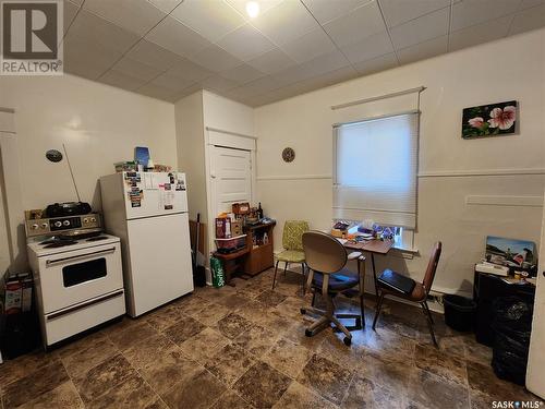 5 Prairie Avenue, Weyburn, SK - Indoor Photo Showing Kitchen