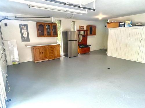Garage - 435 Rue Du Prince-Edward, Otterburn Park, QC - Indoor Photo Showing Garage