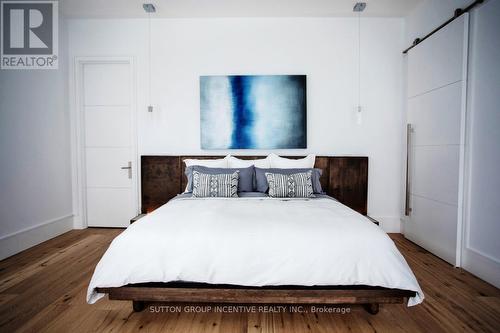 9 Gallagher Cres, Springwater, ON - Indoor Photo Showing Bedroom