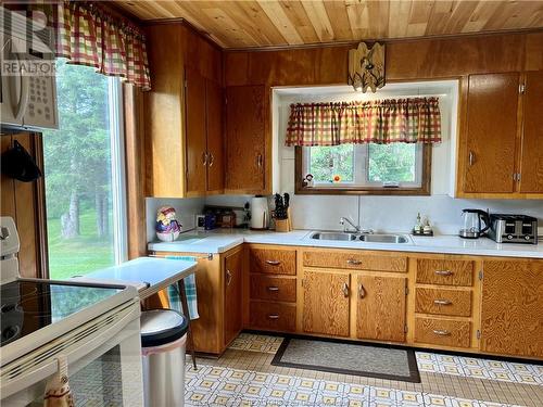 1885 Route 385, Everett, NB - Indoor Photo Showing Kitchen With Double Sink
