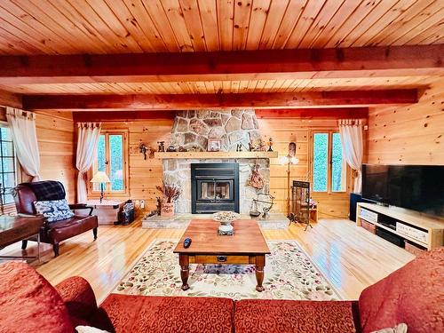 Living room - 131 Ch. Au Pied-De-La-Pente-Douce, Mont-Tremblant, QC - Indoor Photo Showing Living Room With Fireplace