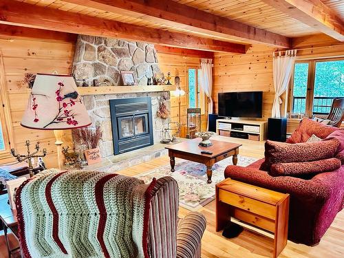 Living room - 131 Ch. Au Pied-De-La-Pente-Douce, Mont-Tremblant, QC - Indoor Photo Showing Living Room With Fireplace