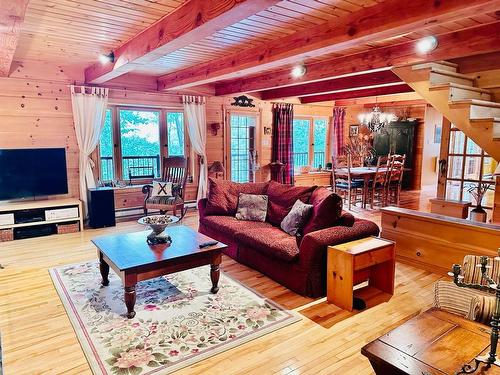 Living room - 131 Ch. Au Pied-De-La-Pente-Douce, Mont-Tremblant, QC - Indoor Photo Showing Living Room