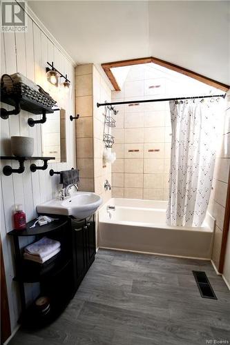 21 Church Street, St. Stephen, NB - Indoor Photo Showing Bathroom