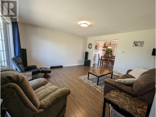 5961 242 Road, Fort St. John, BC - Indoor Photo Showing Living Room