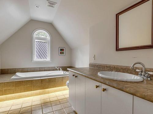 Salle de bains - 9 Ch. Des Lacs, Lac-Beauport, QC - Indoor Photo Showing Bathroom