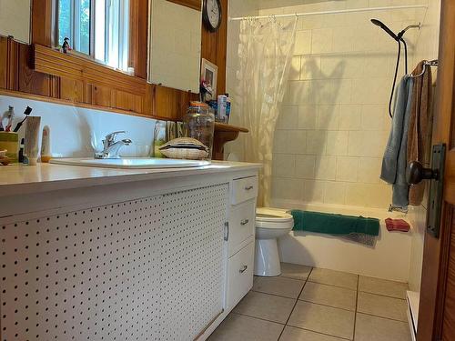 Bathroom - 561 Ch. De Ste-Anne-Des-Lacs, Sainte-Anne-Des-Lacs, QC - Indoor Photo Showing Bathroom