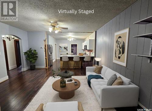 235 3Rd Avenue Ne, Swift Current, SK - Indoor Photo Showing Living Room