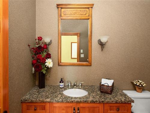 8338 West Saanich Rd, Central Saanich, BC - Indoor Photo Showing Bathroom