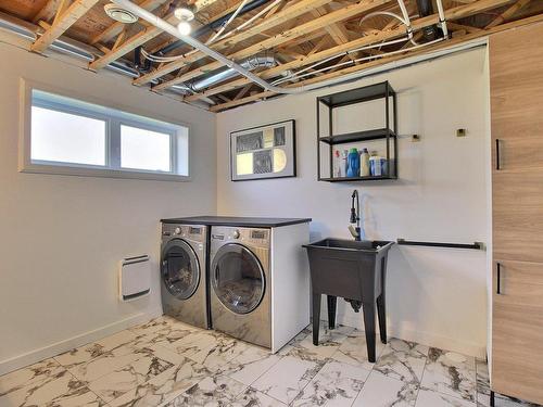 Salle de bains - 170 Rue Des Parulines, Val-D'Or, QC - Indoor Photo Showing Laundry Room