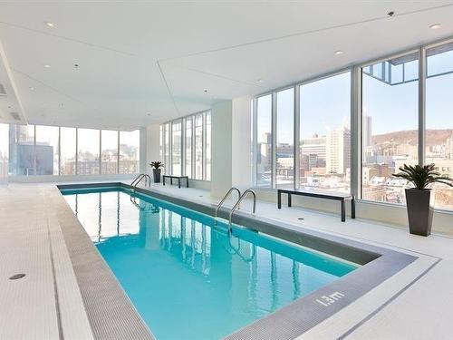 Piscine - 503-1155 Rue De La Montagne, Montréal (Ville-Marie), QC - Indoor Photo Showing Other Room With In Ground Pool