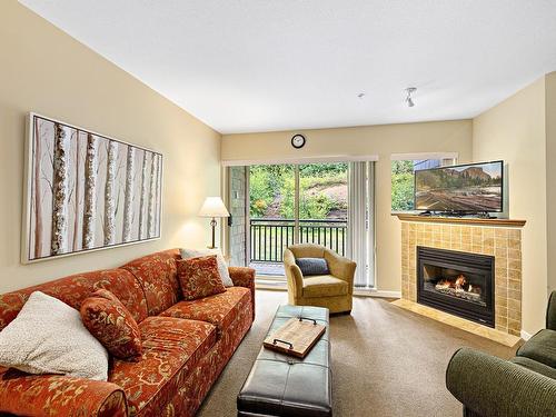 109-1280 Alpine Rd, Courtenay, BC - Indoor Photo Showing Living Room With Fireplace