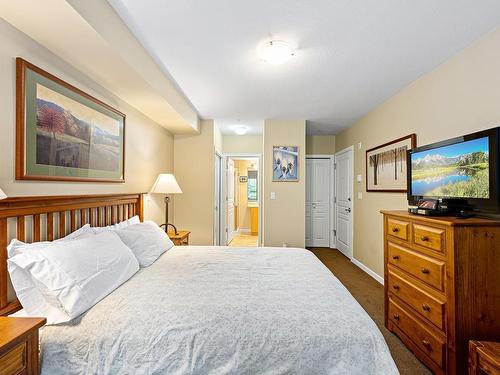 109-1280 Alpine Rd, Courtenay, BC - Indoor Photo Showing Bedroom