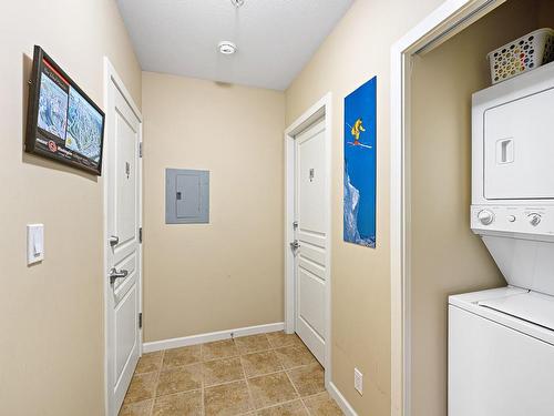 109-1280 Alpine Rd, Courtenay, BC - Indoor Photo Showing Laundry Room