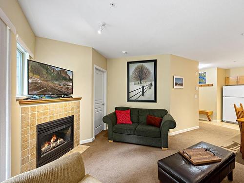 109-1280 Alpine Rd, Courtenay, BC - Indoor Photo Showing Living Room With Fireplace