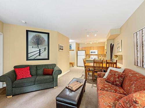 109-1280 Alpine Rd, Courtenay, BC - Indoor Photo Showing Living Room