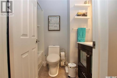 75 Davidson Crescent, Saskatoon, SK - Indoor Photo Showing Bathroom