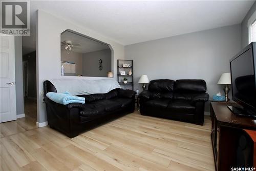 75 Davidson Crescent, Saskatoon, SK - Indoor Photo Showing Living Room