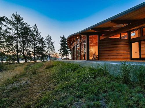 3200 Clam Bay Rd, Pender Island, BC - Outdoor