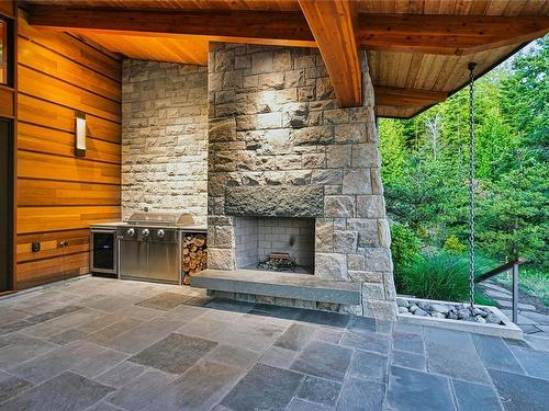 3200 Clam Bay Rd, Pender Island, BC -  With Fireplace