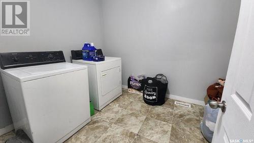 992 109Th Street, North Battleford, SK - Indoor Photo Showing Laundry Room