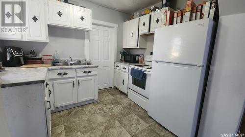 992 109Th Street, North Battleford, SK - Indoor Photo Showing Kitchen With Double Sink