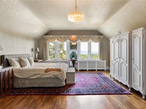 305 Denison Rd, Oak Bay, BC - Indoor Photo Showing Bedroom